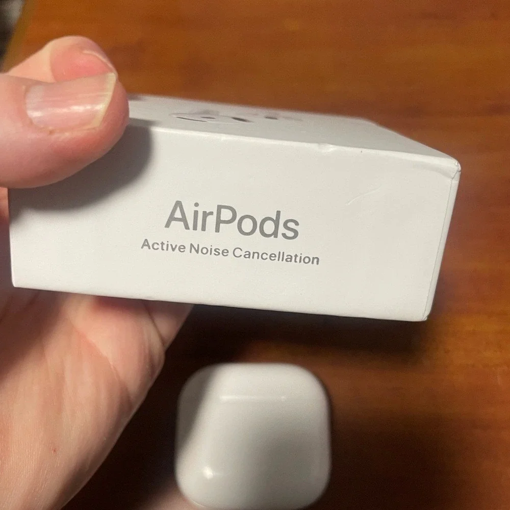 Apple AirPods 4 Gen Charging Case‎ White ANC 2024